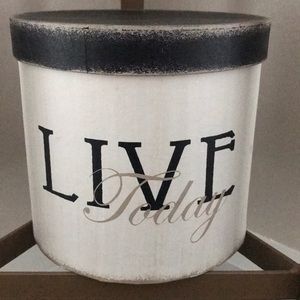 Meet your Posher, Lois